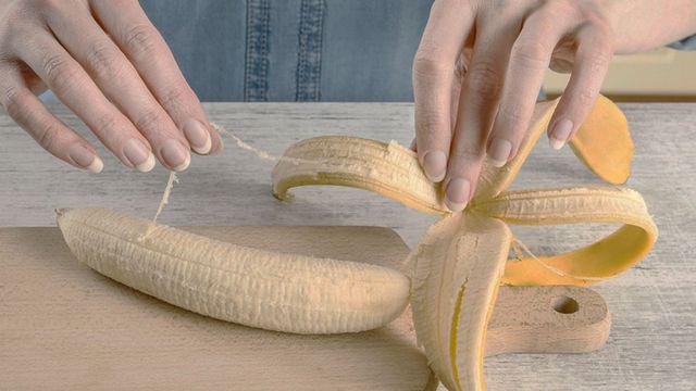 لهذا السبب، إياك أن تزيلي الخيوط عن الموز!